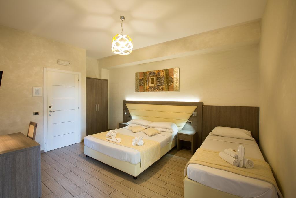 Relais Tiburtina Bed & Breakfast โรม ภายนอก รูปภาพ