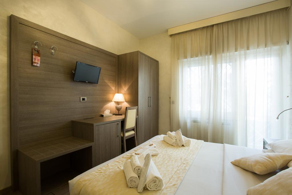 Relais Tiburtina Bed & Breakfast โรม ภายนอก รูปภาพ